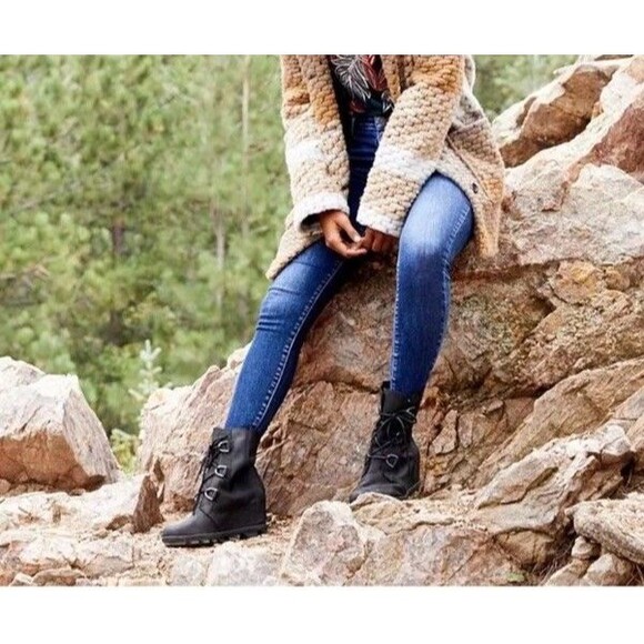 Sorel Joan of Arctic Leather Wedge Boots Black Heels Sz 9.5 Fur Wool Collar - Picture 2 of 16